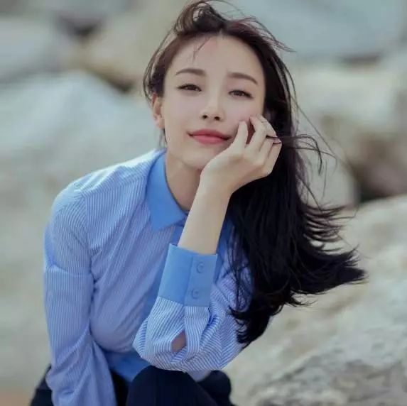 探索崔秀彬新头像的魅力，时尚与个性的完美结合